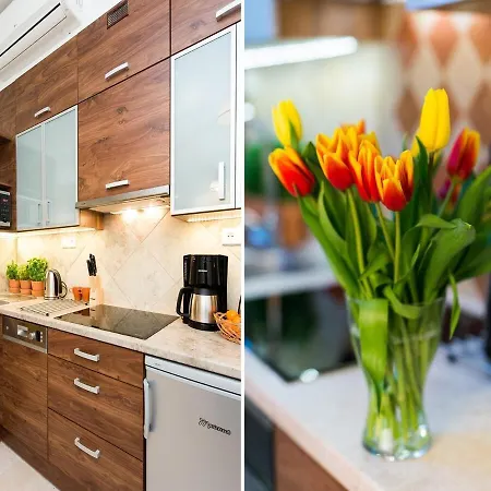 Vanilla 3, 4bdr 2bth 5min To Main Square