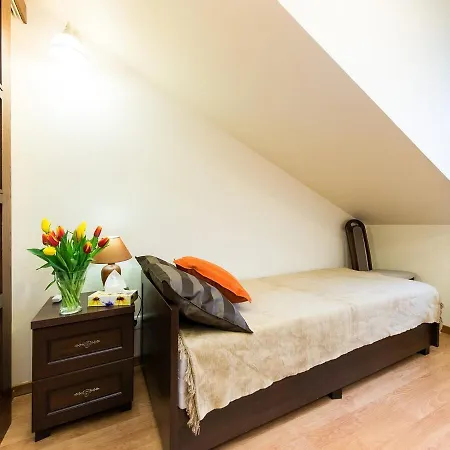 Vanilla 3, 4bdr 2bth 5min To Main Square *