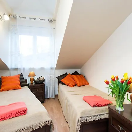 Vanilla 3, 4bdr 2bth 5min To Main Square Apartment *