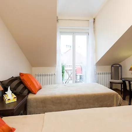 Apartment Vanilla 3, 4bdr 2bth 5min To Main Square